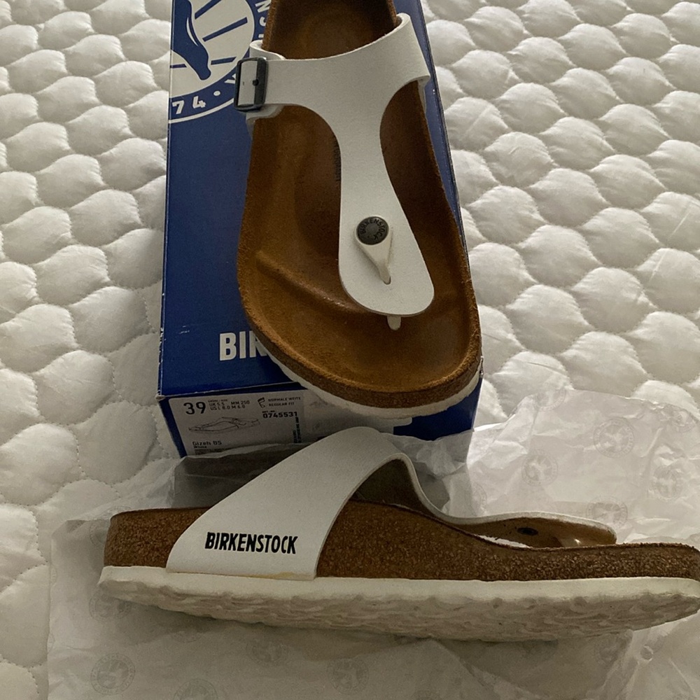 Birkenstock size 39, women’s size 8 in white in very good condition